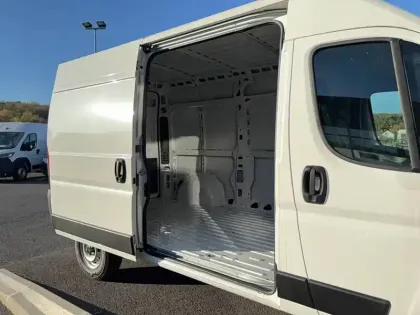 Photo 11 Peugeot Boxer  FGN 3.0 T L2H2 120 S&S BVM6