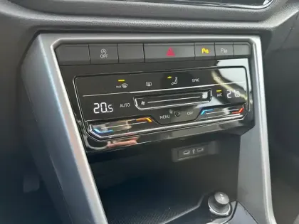 Photo 21 Volkswagen T-roc  1.0 TSI 110 Start/Stop BVM6