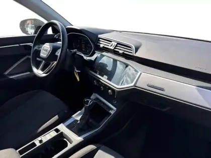 Photo 31 Audi Q3  35 TFSI 150 ch S tronic 7