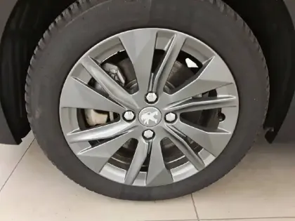 Photo 41 Peugeot 208  Electrique 50 kWh 136ch