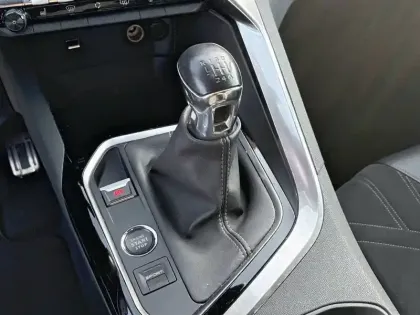 Photo 13 Peugeot 3008  Puretech 130ch S&S BVM6