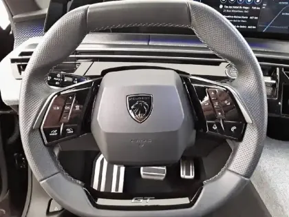 Photo 8 Peugeot 5008  Hybrid 136 e-DCS6