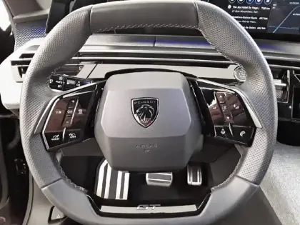 Photo 28 Peugeot 5008  Hybrid 136 e-DCS6