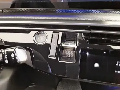 Photo 33 Peugeot 5008  Hybrid 136 e-DCS6