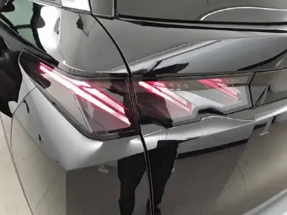 Photo 36 Peugeot 5008  Hybrid 136 e-DCS6