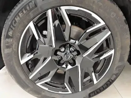 Photo 12 Peugeot 5008  Hybrid 136 e-DCS6