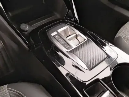 Photo 13 Peugeot 2008  Hybrid 145 e-DCS6