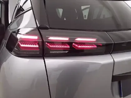 Photo 16 Peugeot 2008  Hybrid 145 e-DCS6