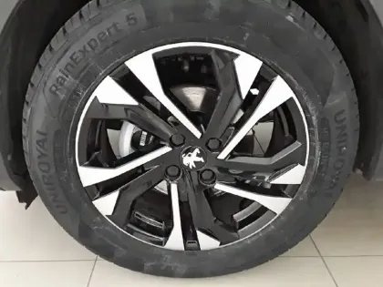 Photo 32 Peugeot 2008  PureTech 100 S&S BVM6