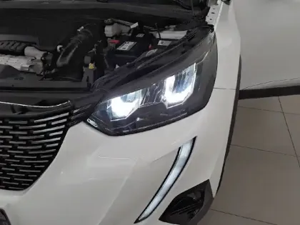 Photo 35 Peugeot 2008  PureTech 100 S&S BVM6