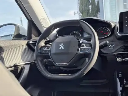 Photo 8 Peugeot 2008  PureTech 100 S&S BVM6