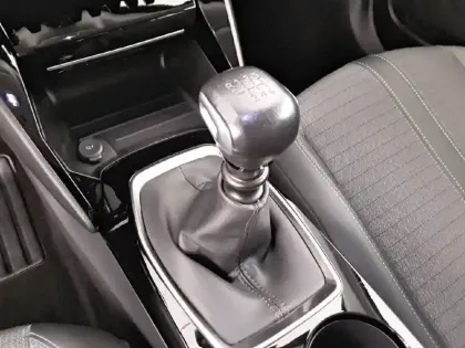 Photo 33 Peugeot 2008  PureTech 100 S&S BVM6