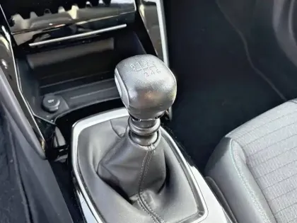 Photo 13 Peugeot 2008  PureTech 100 S&S BVM6