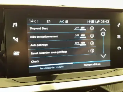 Photo 37 Peugeot 2008  PureTech 100 S&S BVM6