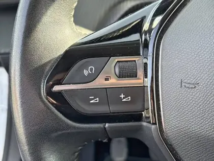 Photo 17 Peugeot 2008  PureTech 100 S&S BVM6