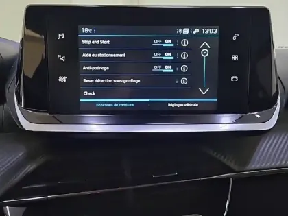 Photo 18 Peugeot 2008  BlueHDi 130 S&S EAT8