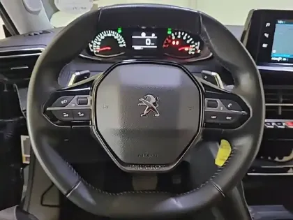 Photo 8 Peugeot 2008  BlueHDi 130 S&S EAT8