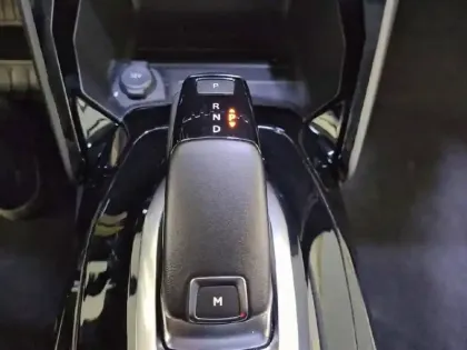 Photo 13 Peugeot 2008  BlueHDi 130 S&S EAT8