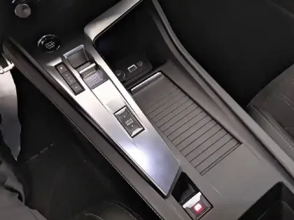 Photo 13 Peugeot 308  SW PureTech 130ch S&S EAT8