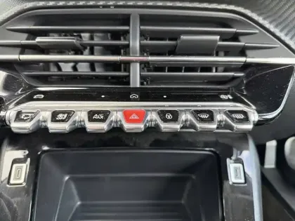 Photo 24 Peugeot 208  PureTech 75 S&S BVM5