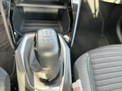 Photo 13 Peugeot 208  PureTech 75 S&S BVM5