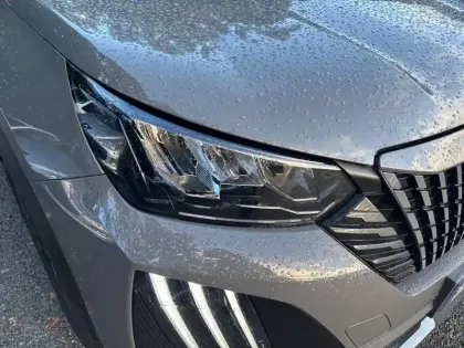 Photo 35 Peugeot 2008  Hybrid 145 e-DCS6