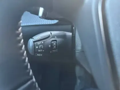 Photo 34 Peugeot 2008  Hybrid 145 e-DCS6