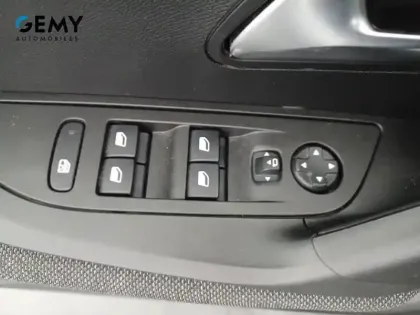 Photo 32 Peugeot 2008  PureTech 130 S&S EAT8