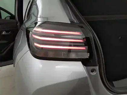 Photo 16 Peugeot 208  Hybrid 100 e-DCS6