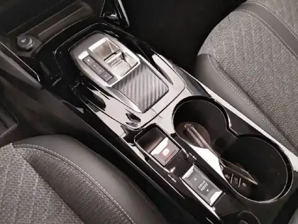 Photo 13 Peugeot 208  Hybrid 100 e-DCS6