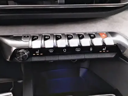 Photo 17 Peugeot 3008  Hybrid 225 e-EAT8