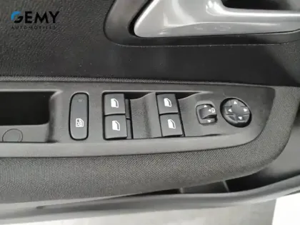 Photo 31 Peugeot 208  Electrique 50 kWh 136ch