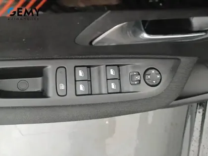 Photo 29 Peugeot 208  BlueHDi 100 S&S BVM6