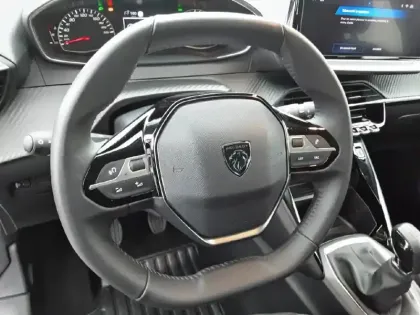 Photo 8 Peugeot 208  PureTech 75 S&S BVM5