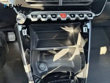 Photo 65 Peugeot 2008  Electrique 136 ch