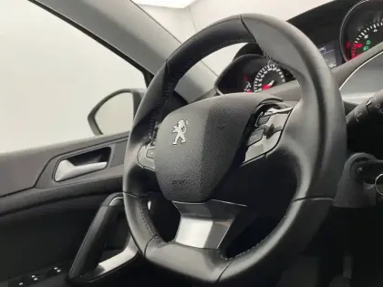 Photo 59 Peugeot 308  PureTech 110ch S&S BVM6