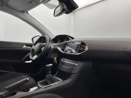 Photo 56 Peugeot 308  PureTech 110ch S&S BVM6