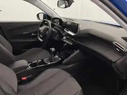 Photo 27 Peugeot 2008  PureTech 130 S&S BVM6