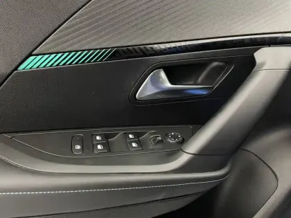 Photo 28 Peugeot 2008  PureTech 130 S&S BVM6