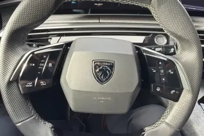 Photo 17 Peugeot 3008  Electrique 73 kWh 210 ch