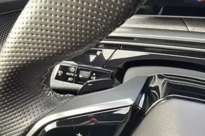 Photo 79 Peugeot 3008  Electrique 73 kWh 210 ch