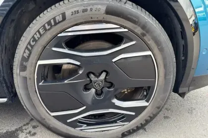 Photo 72 Peugeot 3008  Electrique 73 kWh 210 ch