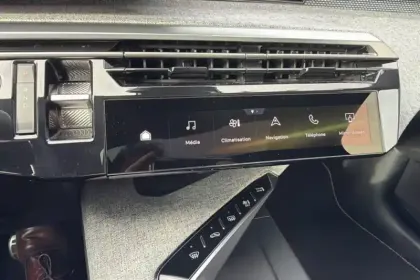 Photo 47 Peugeot 3008  Electrique 73 kWh 210 ch