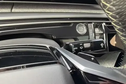 Photo 78 Peugeot 3008  Electrique 73 kWh 210 ch