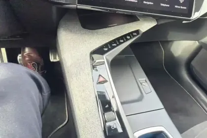 Photo 19 Peugeot 3008  Electrique 73 kWh 210 ch