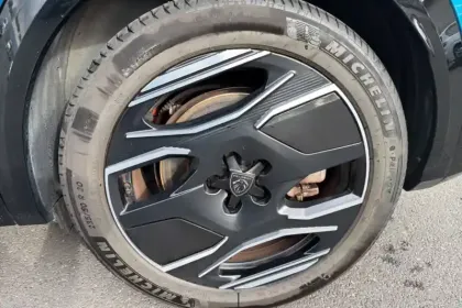 Photo 41 Peugeot 3008  Electrique 73 kWh 210 ch