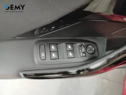 Photo 34 Peugeot 208  BlueHDi 100ch S&S BVM5