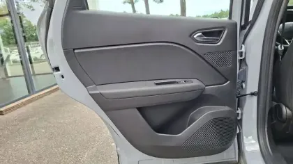 Photo 32 Renault Captur  E-Tech full hybrid 160 ch
