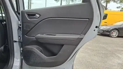 Photo 35 Renault Captur  E-Tech full hybrid 160 ch