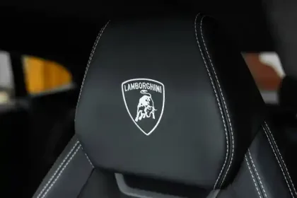 Photo 8 Lamborghini Urus  4.0 V8 666 ch BVA8